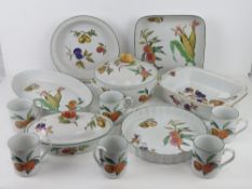 A quantity of assorted Royal Worcester Evesham pattern dinner ware including;