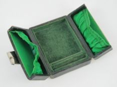 A leather covered velvet and silk lined travelling jewellery case, 8.5 x 11 x 4cm.