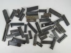 A quantity of assorted pistol magazines. Approx 41.