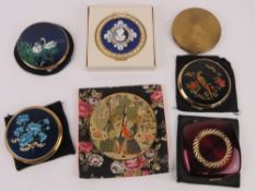 A quantity of vintage compacts including a Vogue Vanities Oriental influence compact,