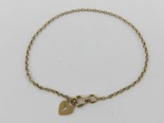 A 9ct gold chain bracelet with heart padlock charm upon, hallmarked 375, 19cm in length, 1.3g.