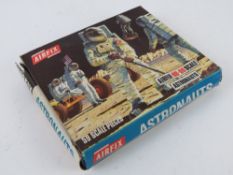 A vintage Airfix Astronauts kit, H0-00 scale, 59 pieces.