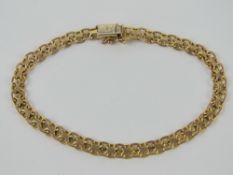 A 9ct gold articulated '8' link bracelet, having London import hallmarks upon, 18.5cm in length, 7.