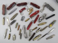 A quantity of assorted pocket tools, fruit knives, etc.