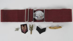A quantity of British Paratrooper and SAS items inc; belt, badges, cloth badge, etc. Six items.
