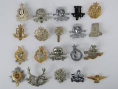 A quantity of assorted British regiment cap/helmet badges, approx 20 items, inc RAF,