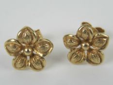 A pair of floral stud earrings having 9ct gold butterfly back, no apparent hallmarks to earrings, 1.