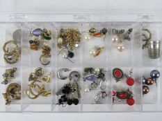A quantity of assorted costume jewellery earrings, mostly pairs.