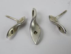 A silver suite of jewellery comprising s