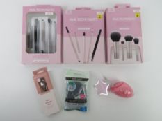 Real Techniques; Three five piece gift s