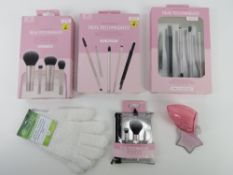 Real Techniques; Three five piece gift s