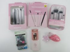 Real Techniques; Three five piece gift s