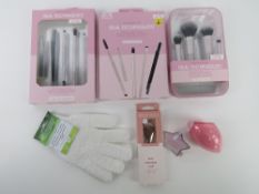 Real Techniques; Three five piece gift s