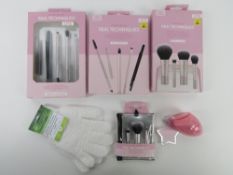 Real Techniques; Three five piece gift s