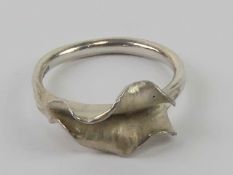 A HM silver leaf design ring, hallmarked