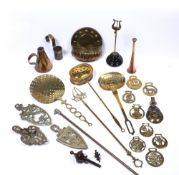 Collection of brassware to include: chestnut roaster, music stand on turned base, horse brasses,