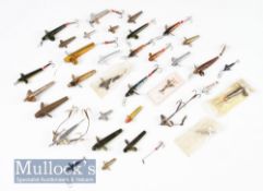 Assorted Minnow baits with some Hardy baits included plus Murdochs, in varying sizes (#30)