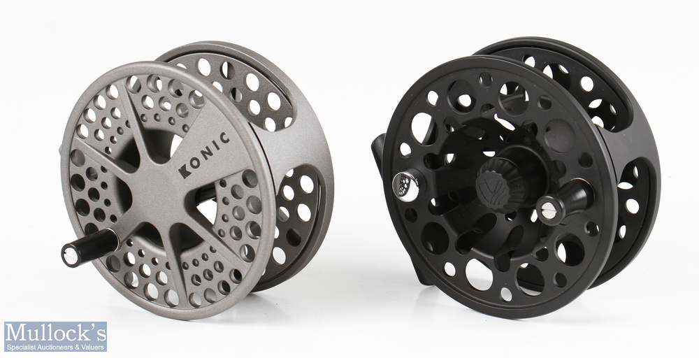 Redington Surge 7/8/9 disc drag large arbour fly reel finished in black, appears unused with cloth - Image 2 of 3