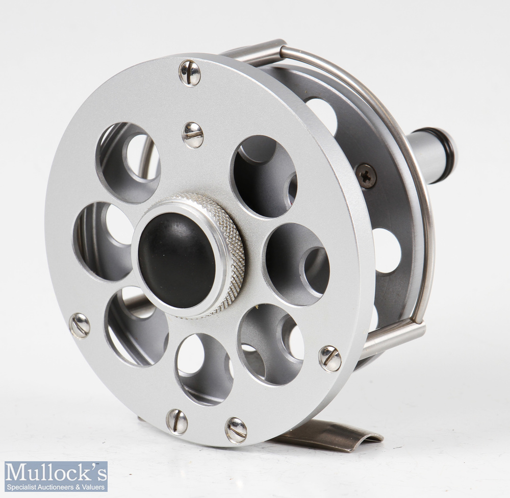 Fine Ari't Hart International B.V. Round II 2 ¾” trout fly reel RH wind, silver finish, in as new - Image 3 of 3
