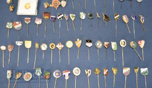 Approximately 85x foreign football pin and lapel badges featuring a variety of clubs, Barcelona,