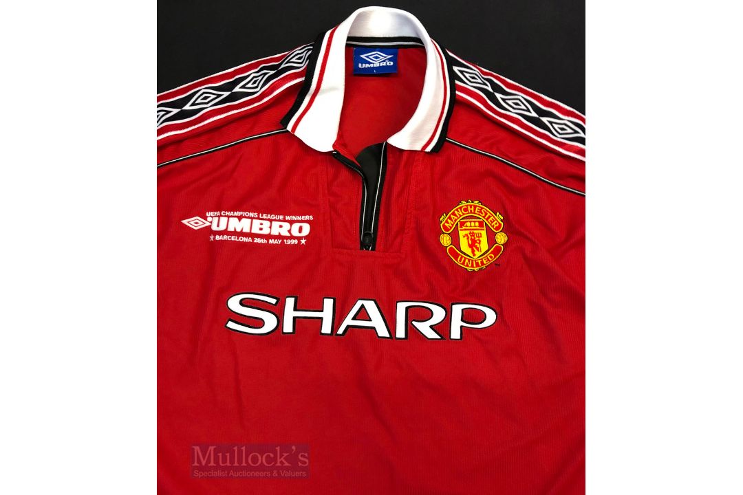 1998/00 Manchester United Home football shirt size L, Umbro, in red and white, short sleeve, with - Image 2 of 2