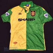 1992/94 Manchester United Third football shirt size L, in yellow and green, Umbro, short sleeve,