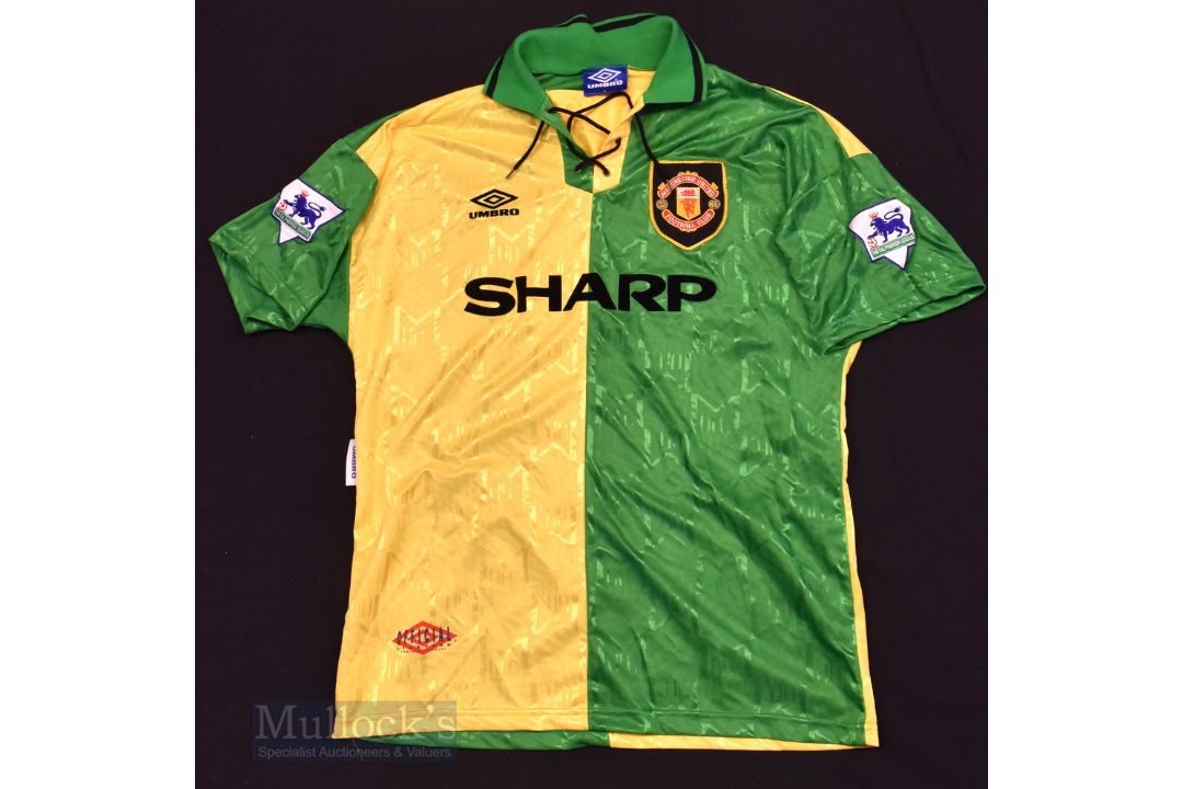 1992/94 Manchester United Third football shirt size L, in yellow and green, Umbro, short sleeve, - Image 1 of 4