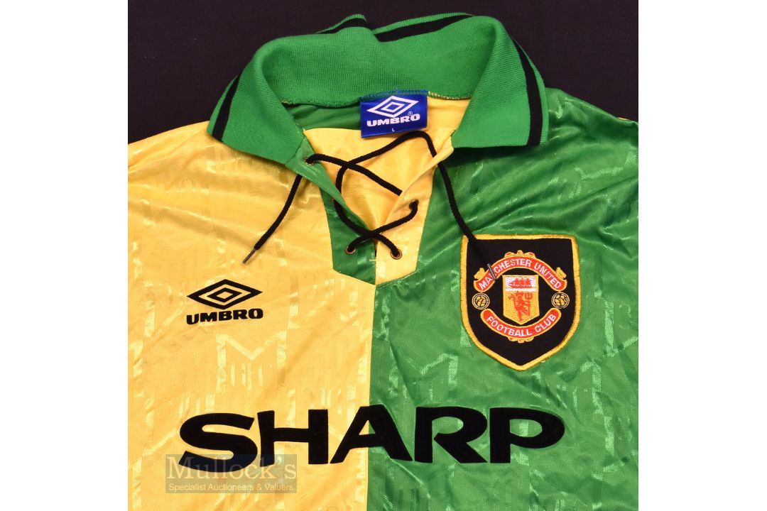 1992/94 Manchester United Third football shirt size L, in yellow and green, Umbro, short sleeve, - Image 3 of 4