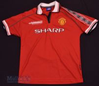 1998/00 Manchester United Home football shirt size L, Umbro, in red and white, short sleeve, with