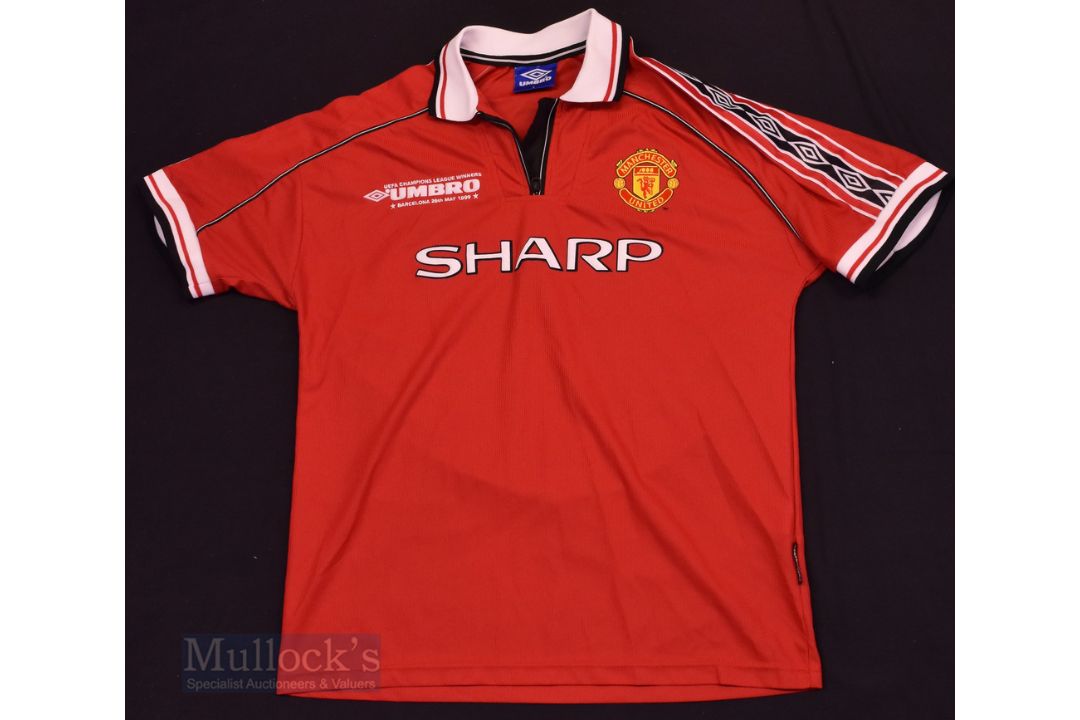 1998/00 Manchester United Home football shirt size L, Umbro, in red and white, short sleeve, with - Image 1 of 2