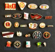 Collection of 25x Manchester United football club badges, a mixture of enamel and other metal badges