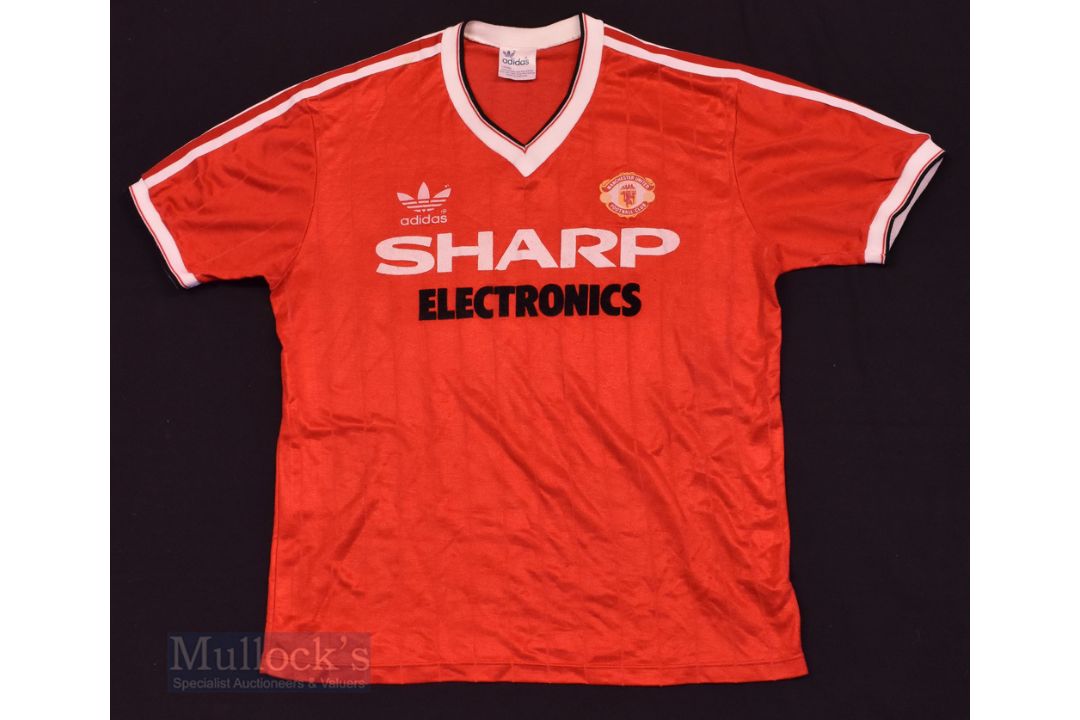 1982/83 Manchester United Home football shirt size large, red, Adidas, short sleeve - Image 1 of 2