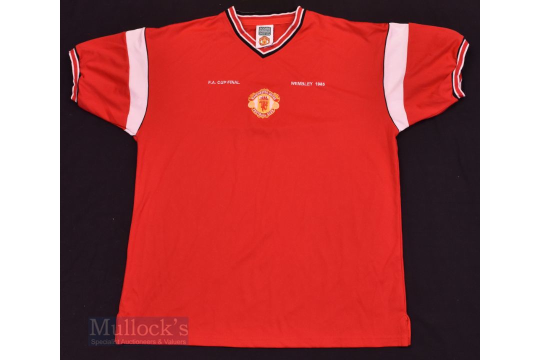 1985 FA Cup Final Wembley Manchester United Retro Home football shirt size large, in red and