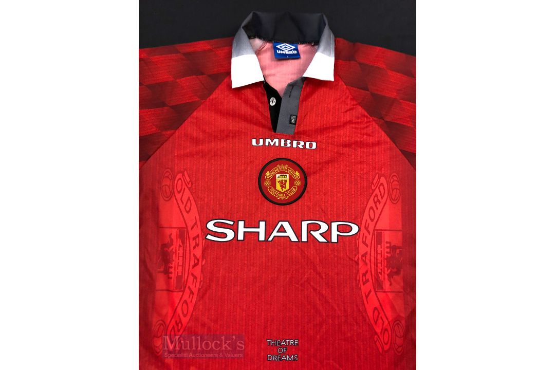 1996/98 Manchester United Home football shirt size large, in red, Umbro, long sleeve - Image 2 of 2