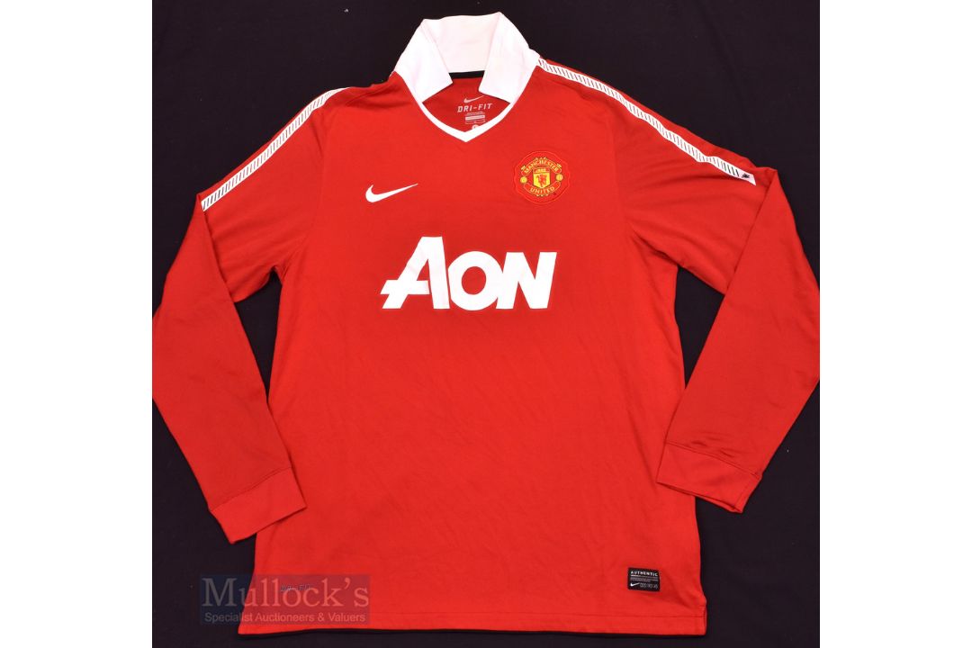2010/11 Manchester United Home football shirt size large, in red, Nike, long sleeve