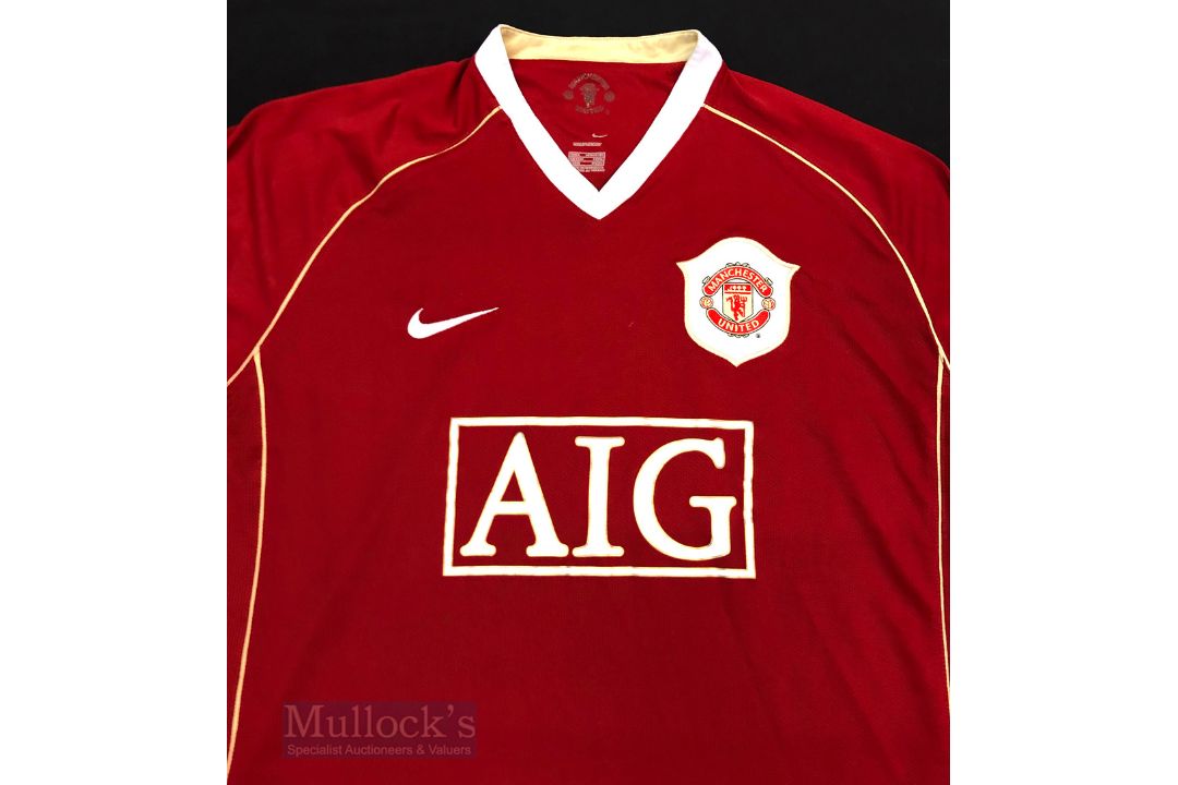 2006/07 Manchester United Home football shirt size 42/44”, in red, Nike, long sleeve, with league - Image 2 of 2