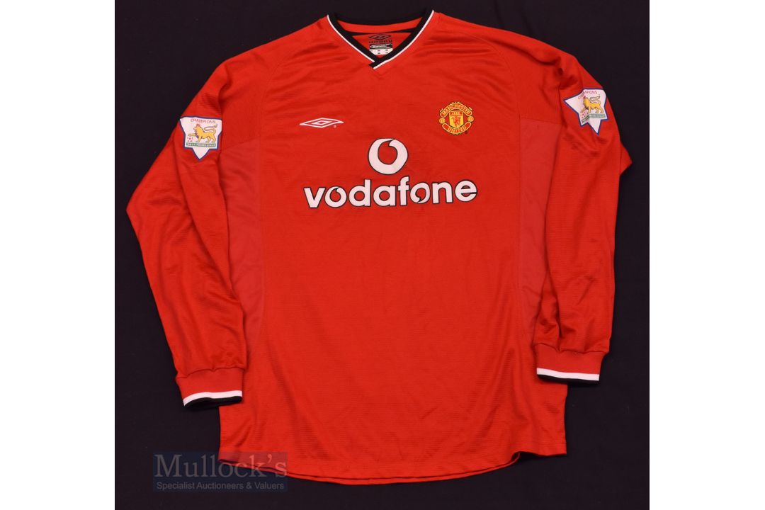 2000/02 Manchester United Home football shirt size L 43”, in red, Umbro, long sleeves, with league - Image 1 of 2