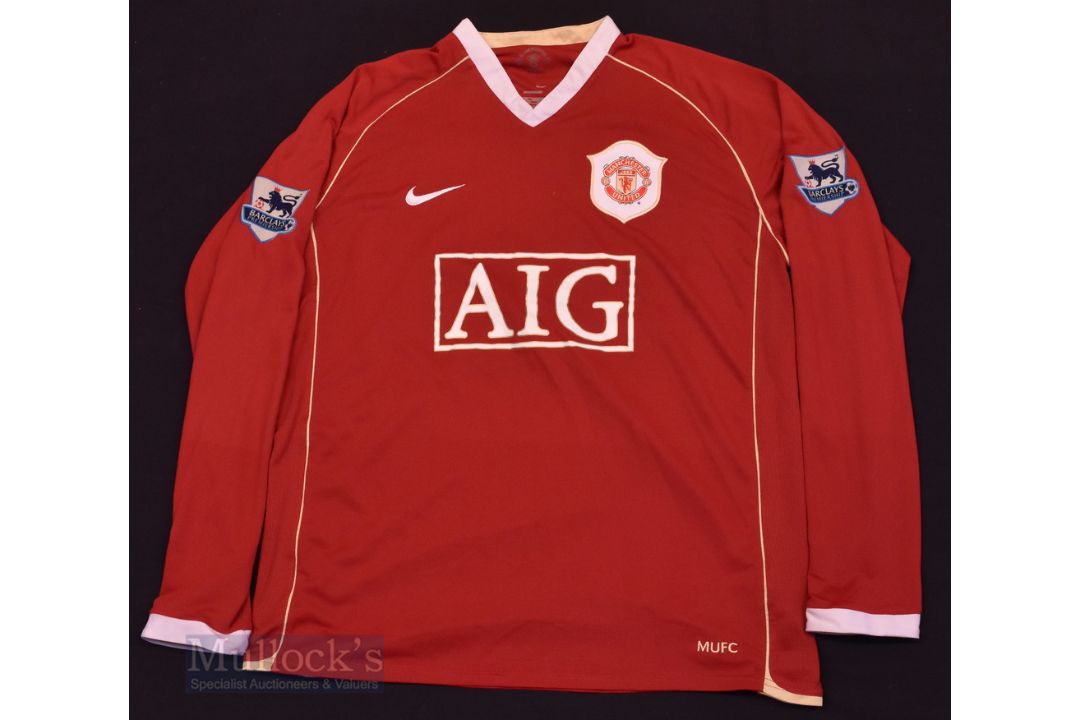 2006/07 Manchester United Home football shirt size 42/44”, in red, Nike, long sleeve, with league - Image 1 of 2