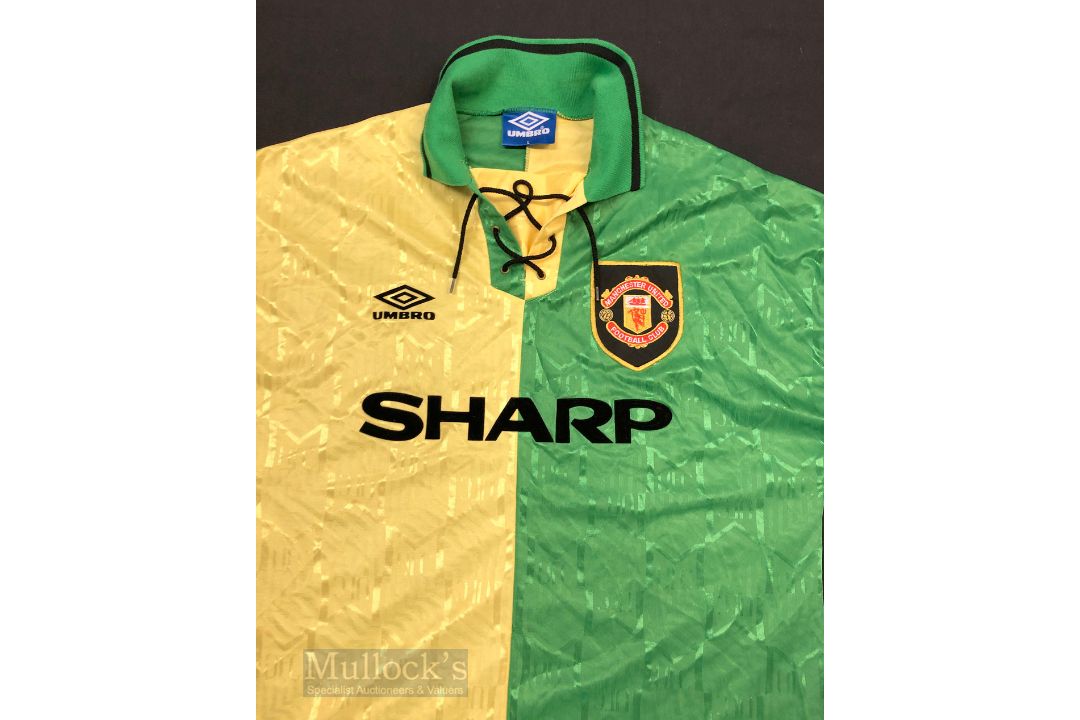 1992/94 Manchester United Third football shirt size L, in yellow and green, Umbro, short sleeve, - Image 2 of 4