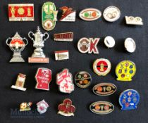 Collection of 25x Manchester United football club badges, a mixture of enamel and other metal badges