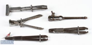 Selection of handheld Fly-Tying vices some with indistinct maker's marks stamped, measuring 4