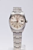 A GENTS 'ROLEX OYSTERDATE' WRISTWATCH, hand wound movement, round silver dial signed 'Rolex