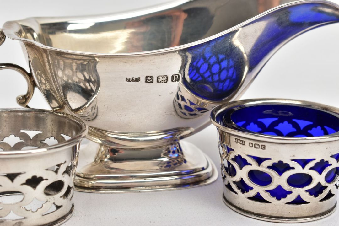 FOUR ITEMS OF SILVERWARE, to include a late Victorian silver sugar bowl with engraved swag, shell - Image 3 of 5