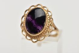 A MODERN 9CT GOLD BLUE JOHN SINGLE STONE RING, an oval cabochon Blue John measuring 14.0mm x 10.