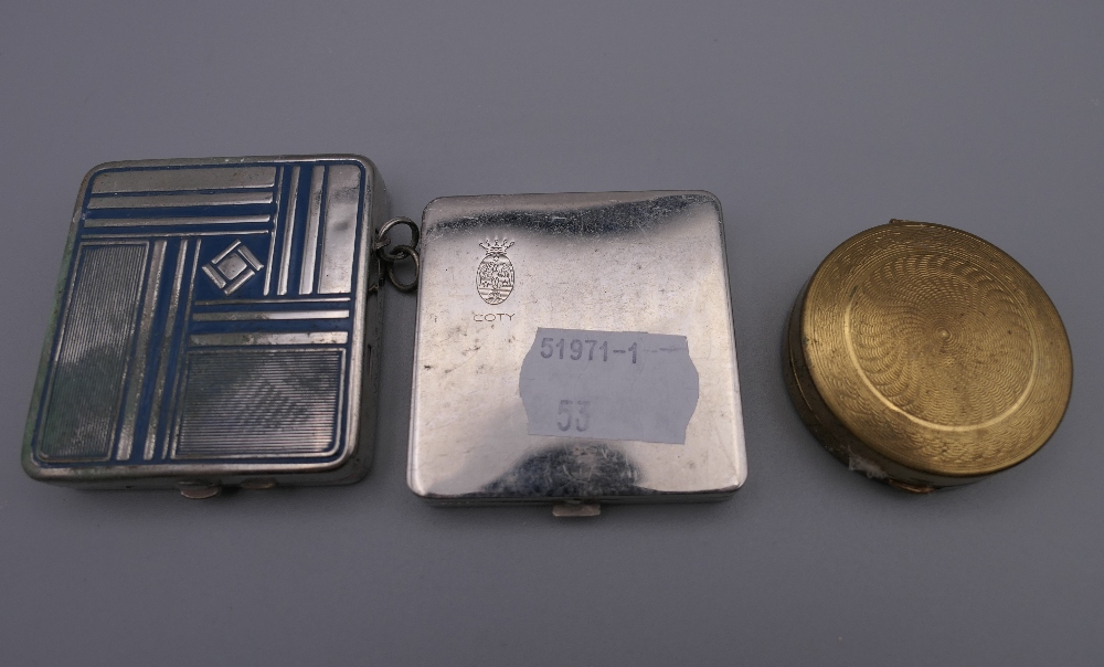 A small quantity of miscellaneous items, including a snuffbox, compacts, etc. - Image 5 of 14