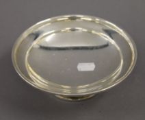 A silver low tazza. 17 cm diameter. 8.8 troy ounces.
