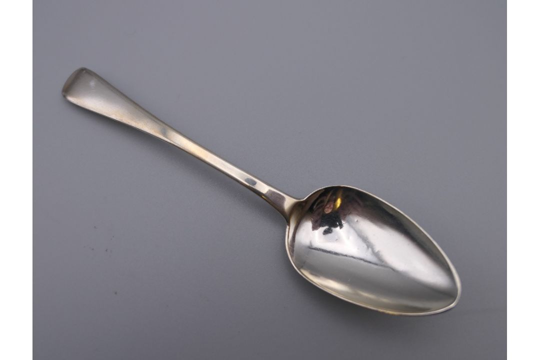 An Asprey silver toast rack , a silver handled button hook and a silver teaspoon. - Image 7 of 15