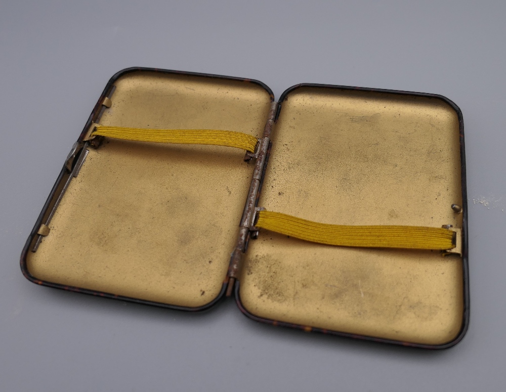 A small quantity of miscellaneous items, including a snuffbox, compacts, etc. - Image 11 of 14