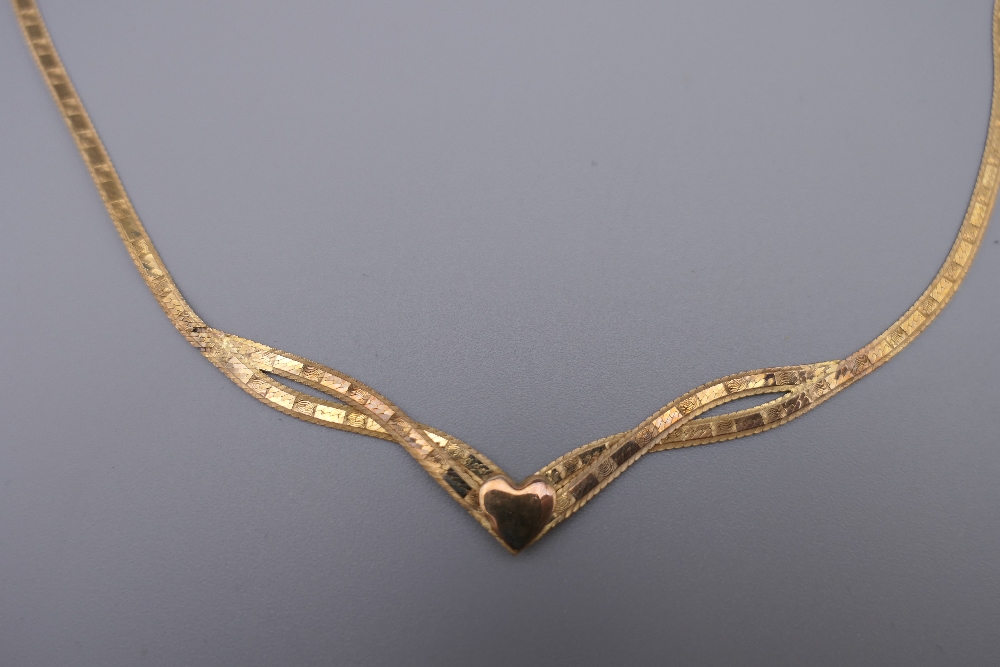 A 9 ct gold snake herringbone necklace. 40 cm long. 3 grammes. - Image 2 of 3
