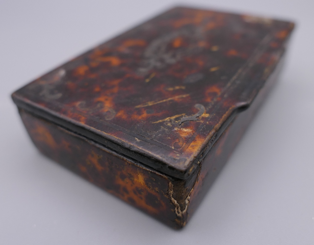 A small quantity of miscellaneous items, including a snuffbox, compacts, etc. - Image 14 of 14